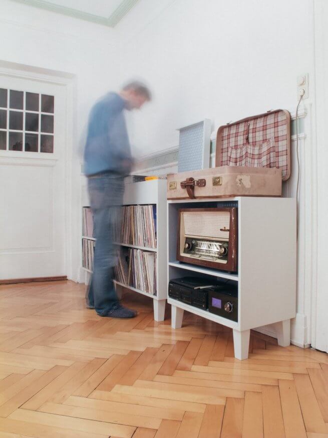 Zwei Musikkommoden für 1000 Langspielplatten und 400 Compact Discs.